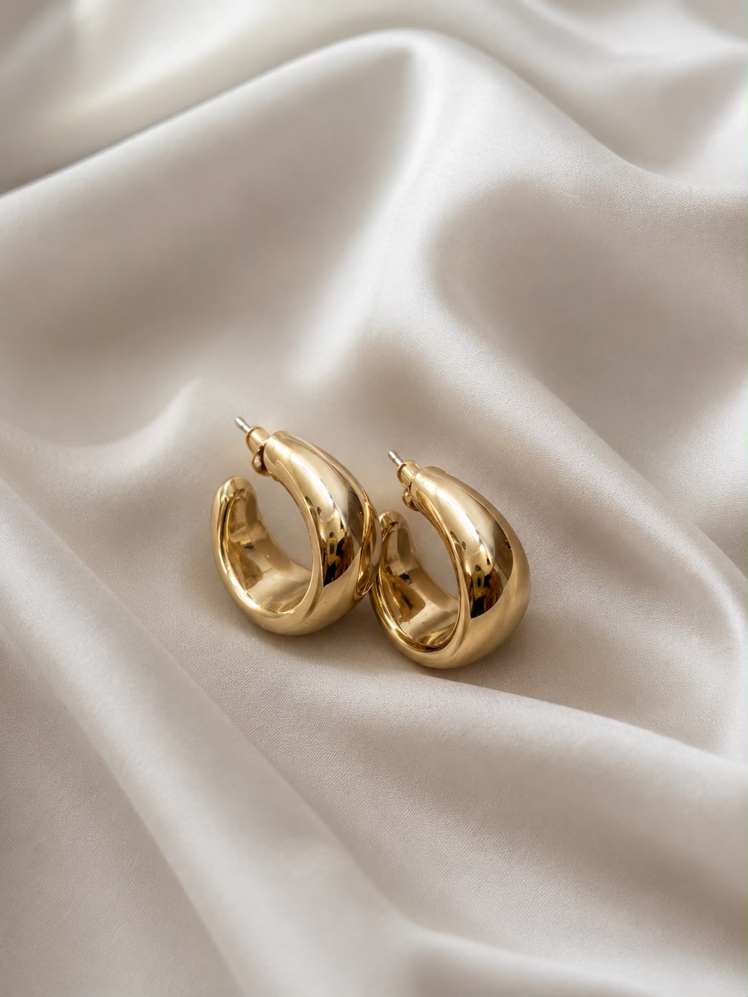 Classic Gold Hoop Earring Classic Gold Hoop Earring - Image 1