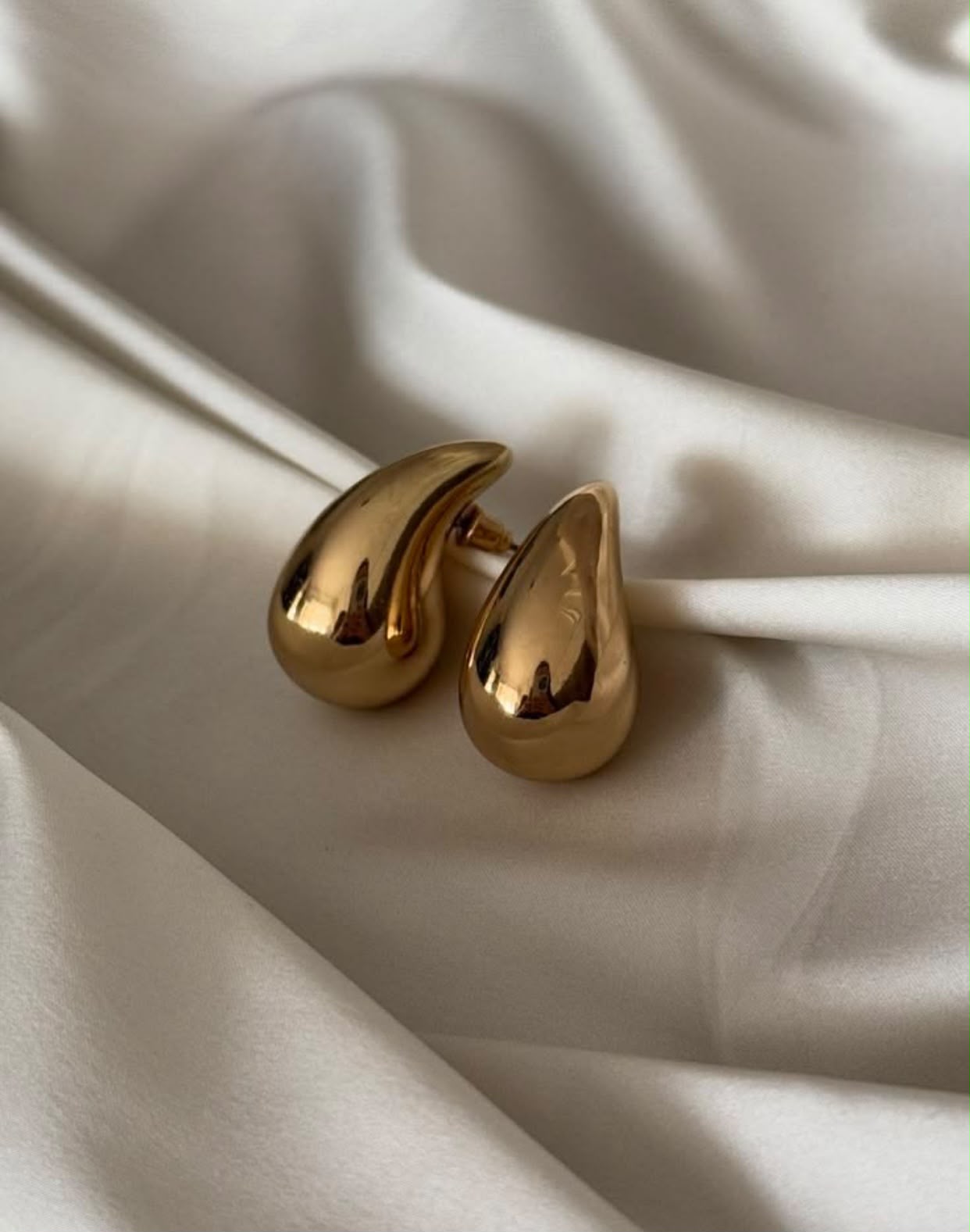 Golden Teardrop Stud Earring Golden Teardrop Stud Earring - Image 1